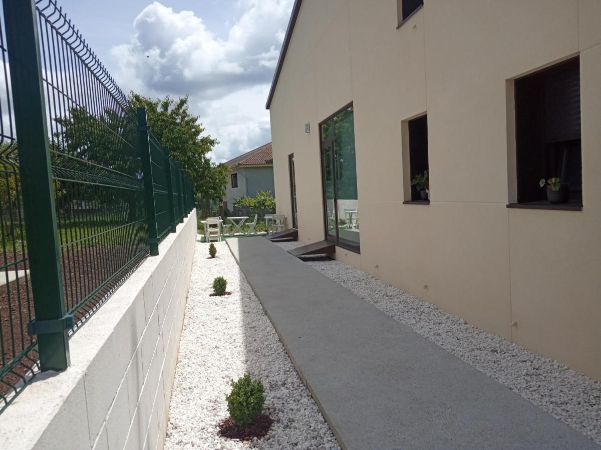 Guest House Clarevar Tui Bagian luar foto