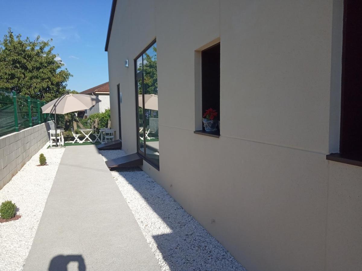 Guest House Clarevar Tui Bagian luar foto